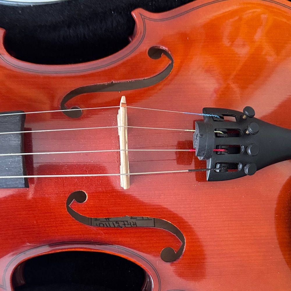 Violin - Picture 3 of 8